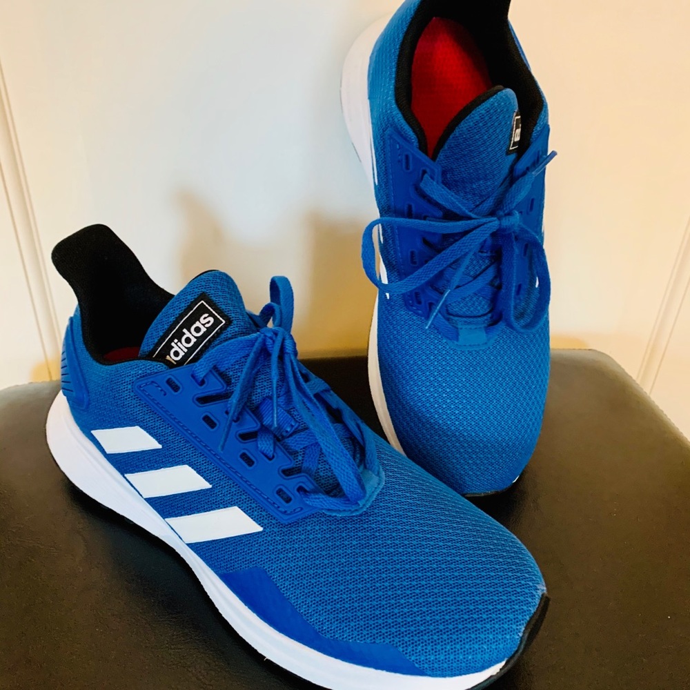 Adidas youth Size 6
